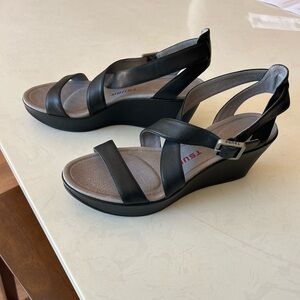 Tsubo Black Strappy Wedge Sandals